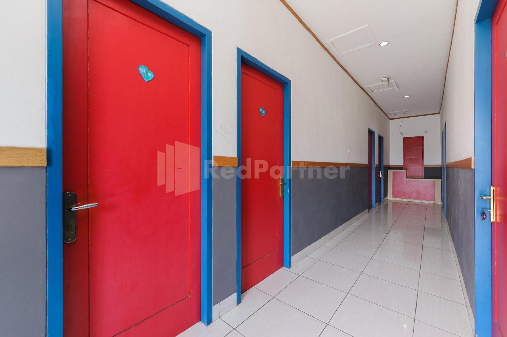 Ian Hotel Jaksa Mitra Reddoorz Jacarta Exterior foto
