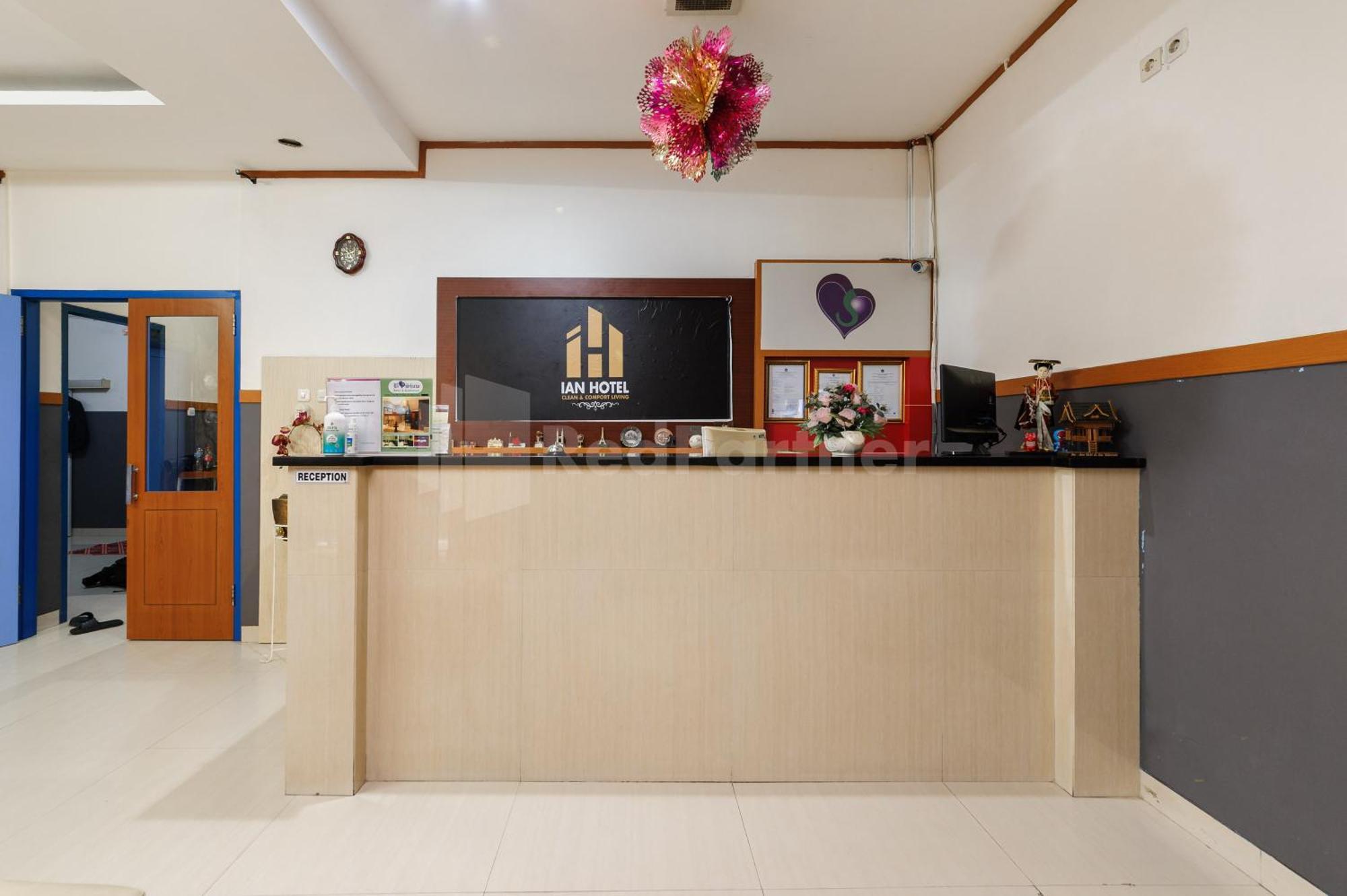 Ian Hotel Jaksa Mitra Reddoorz Jacarta Exterior foto