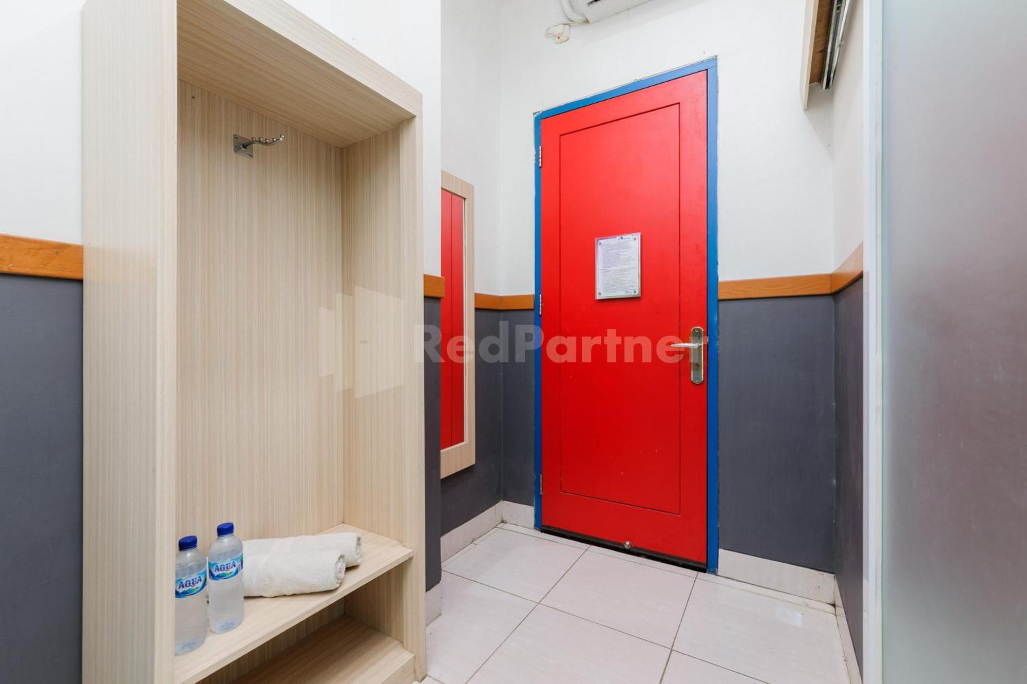 Ian Hotel Jaksa Mitra Reddoorz Jacarta Exterior foto